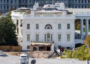 Preservation group sues Trump administration over White House ballroom project
