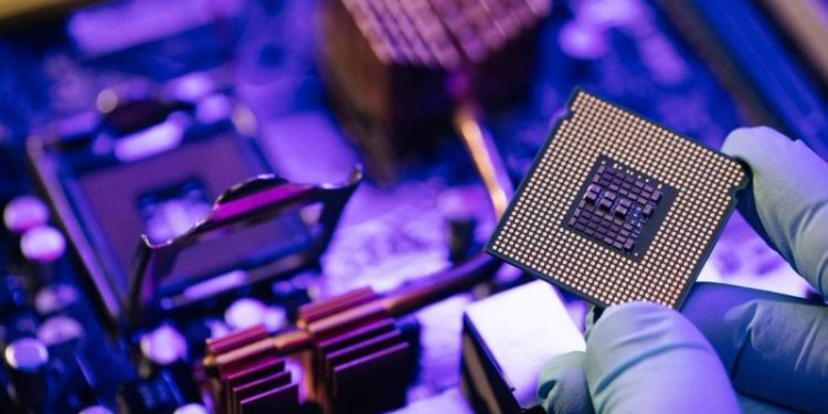 Tech Weekly: Chip Stocks Pop to Close Volatile Trading Week
